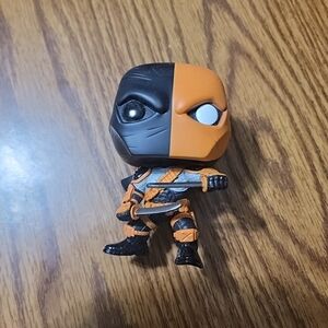 Funko Pop! DC Super Heroes Batman DEATHSTROKE #386 Hot Topic Exclusive